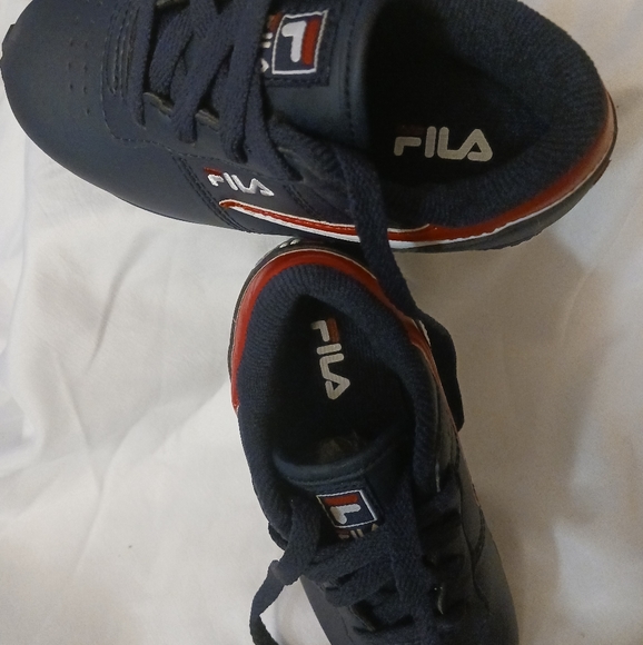 NWOT - Fila toddler unisex side 10 navy blue with red & white details - Picture 5 of 13